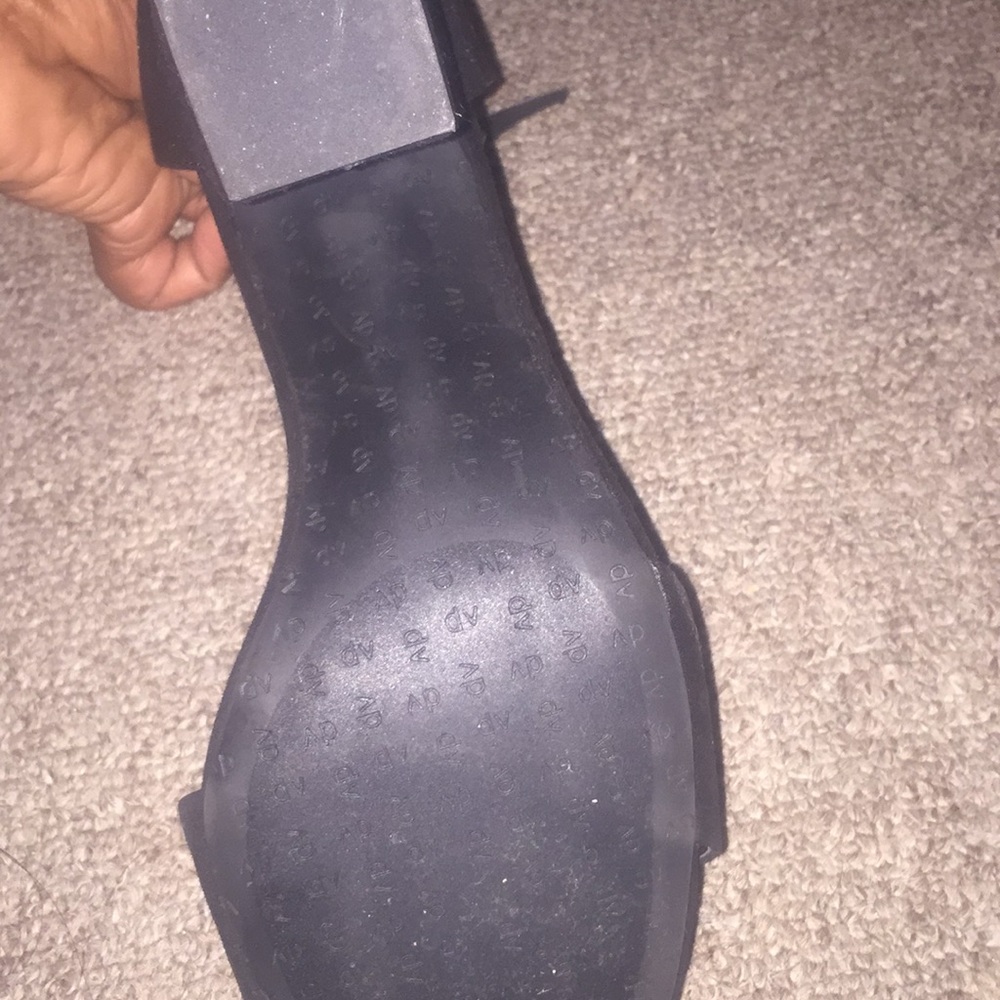 Heels - Picture 4 of 5